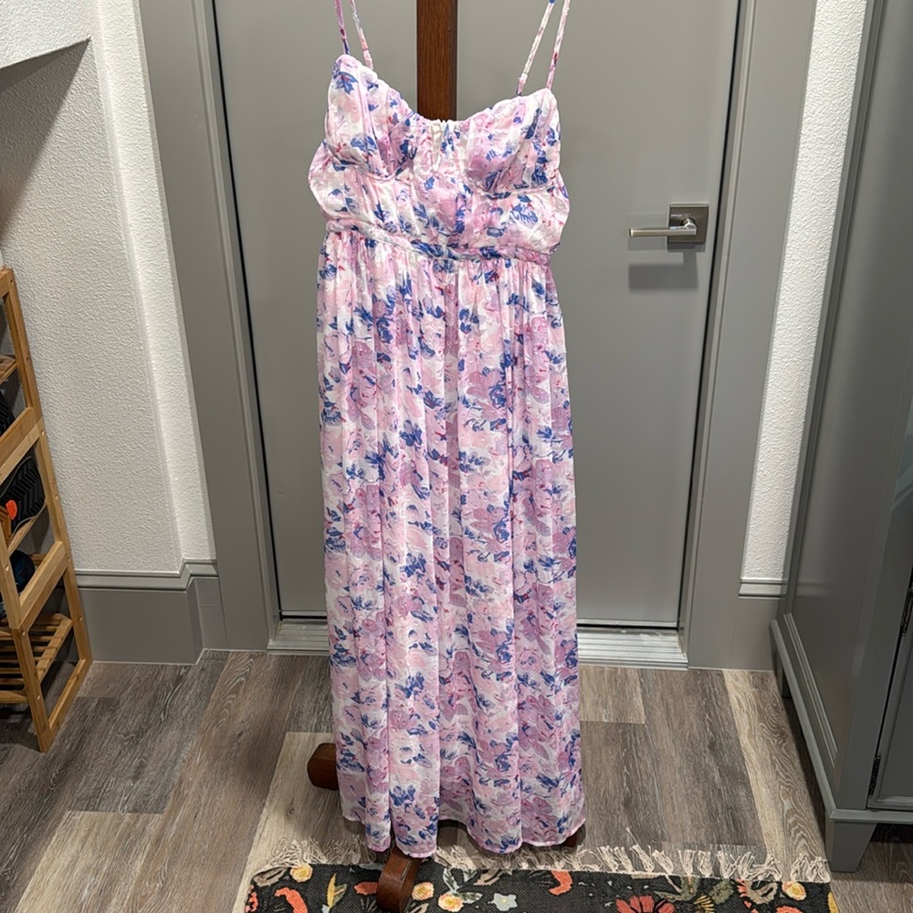 Lulus floral, flowy, floor length gown. Smoke free/pet free home. Size medium